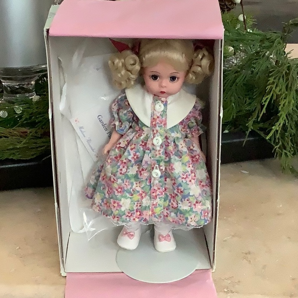 Garden Party (26325) Madam Alexander Doll